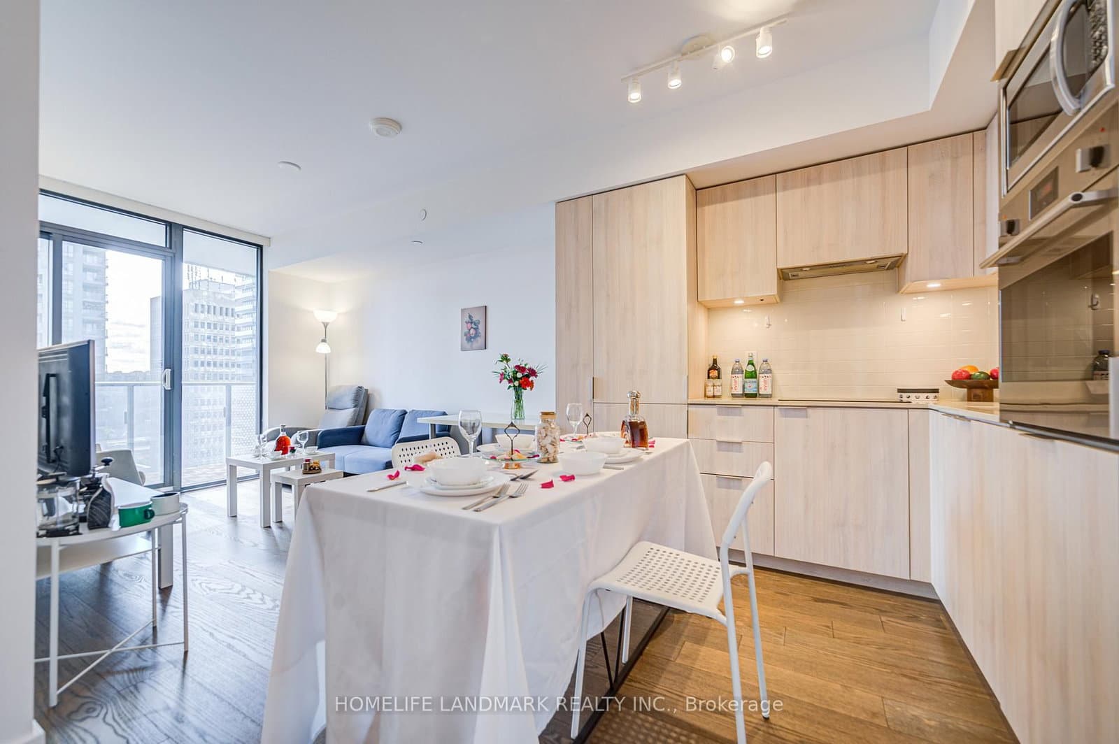11 Wellesley Street W, Unit 1106 thumbnail 6