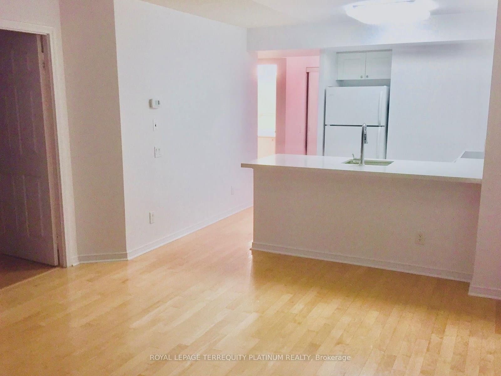 28 Harrison Garden Boulevard, Unit 1812 thumbnail 10