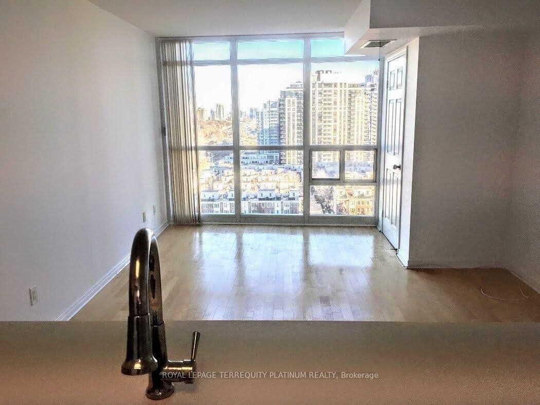 28 Harrison Garden Boulevard, Unit 1812 thumbnail 11