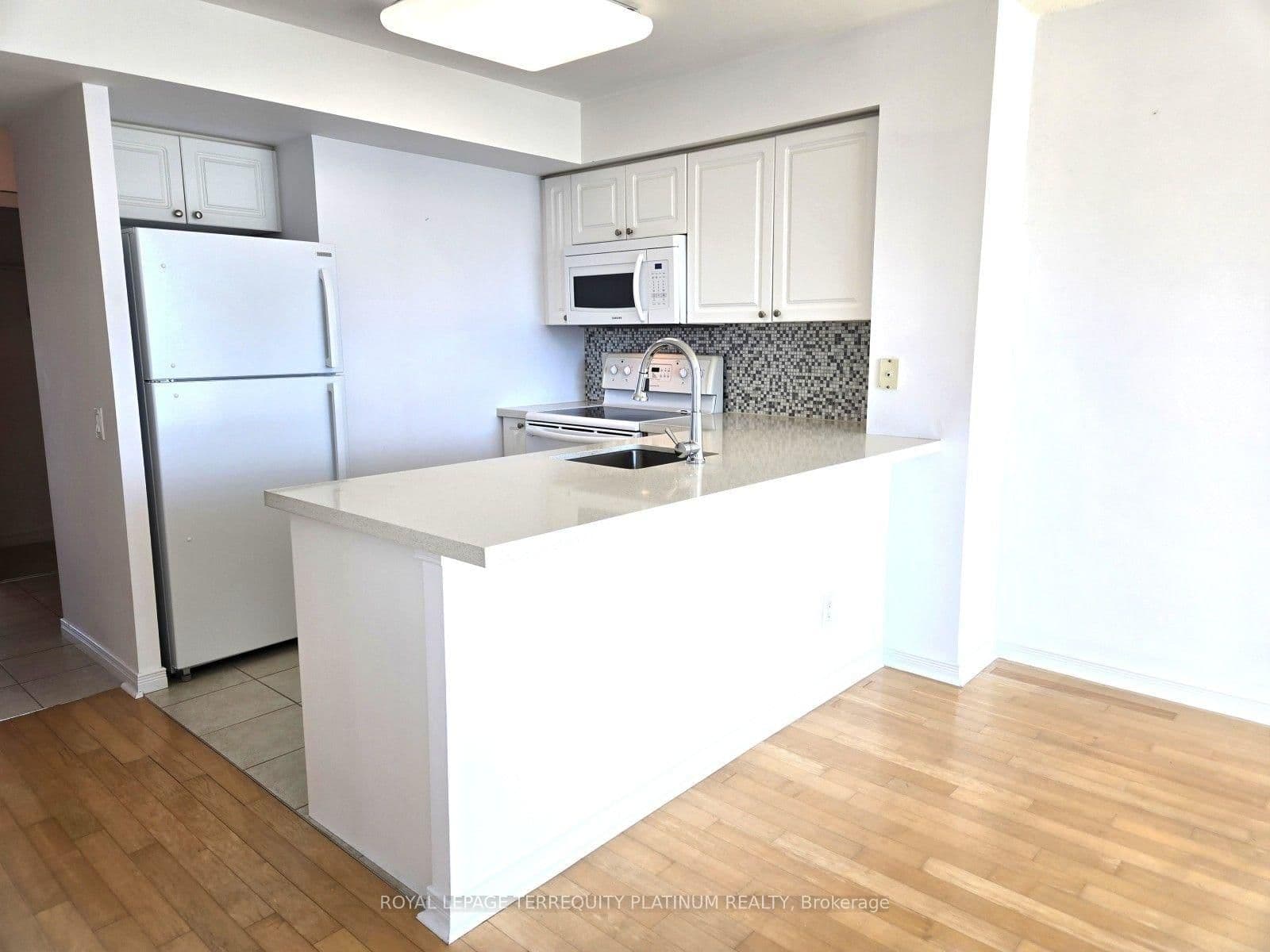 28 Harrison Garden Boulevard, Unit 1812 thumbnail 13