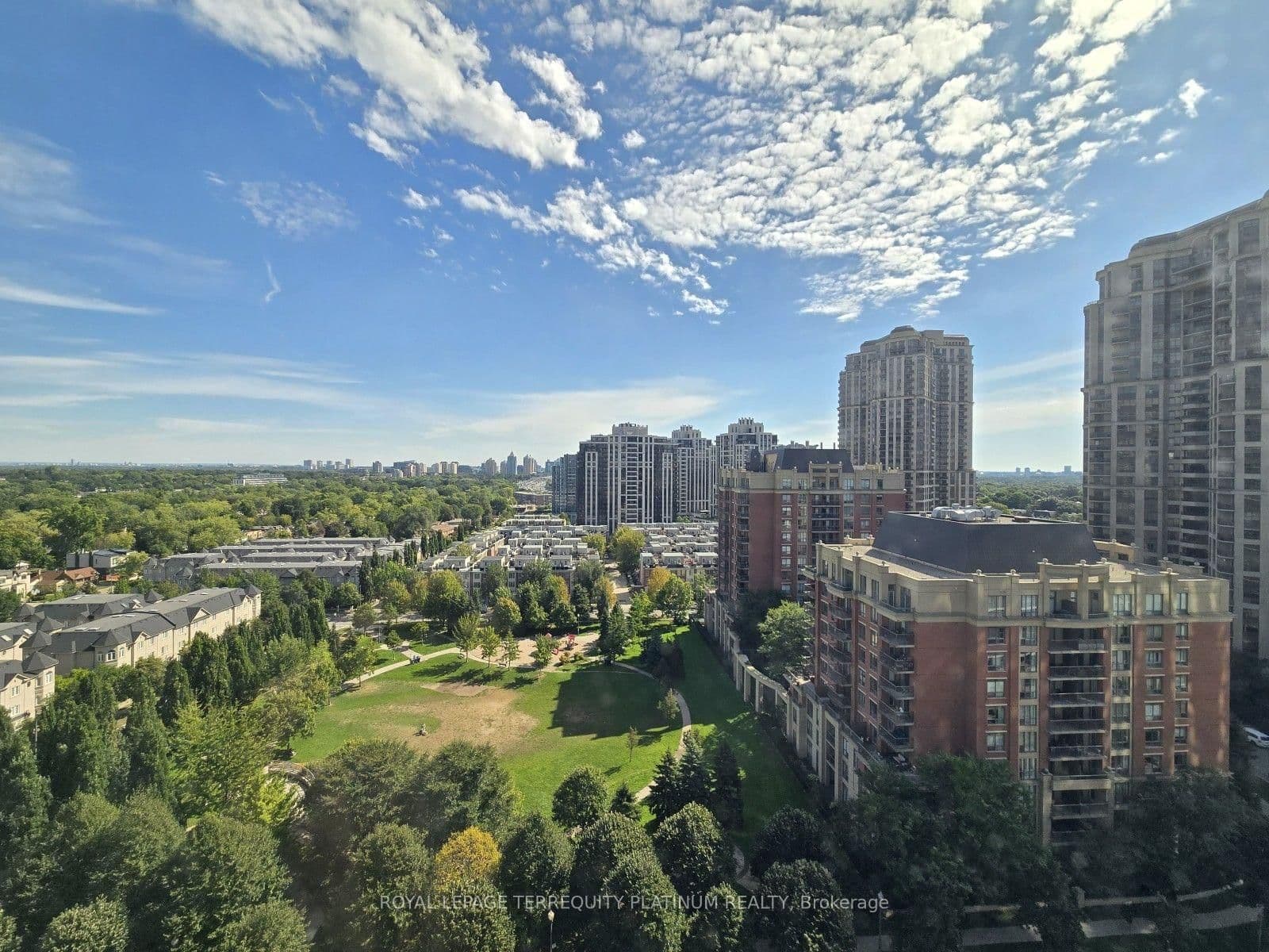 28 Harrison Garden Boulevard, Unit 1812 thumbnail 16