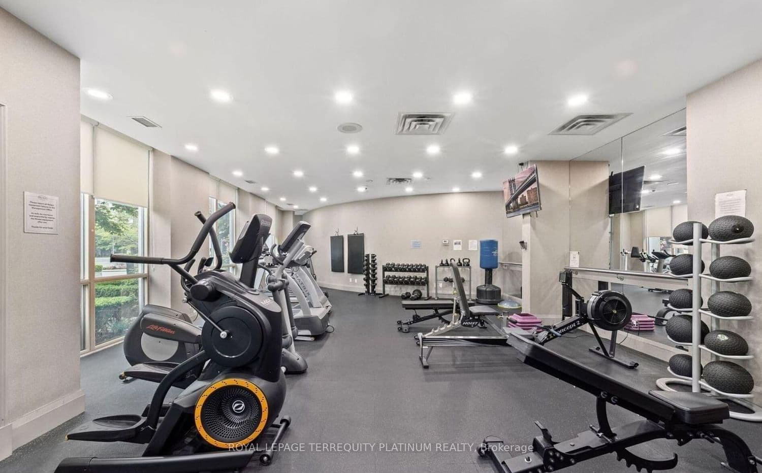 28 Harrison Garden Boulevard, Unit 1812 thumbnail 19