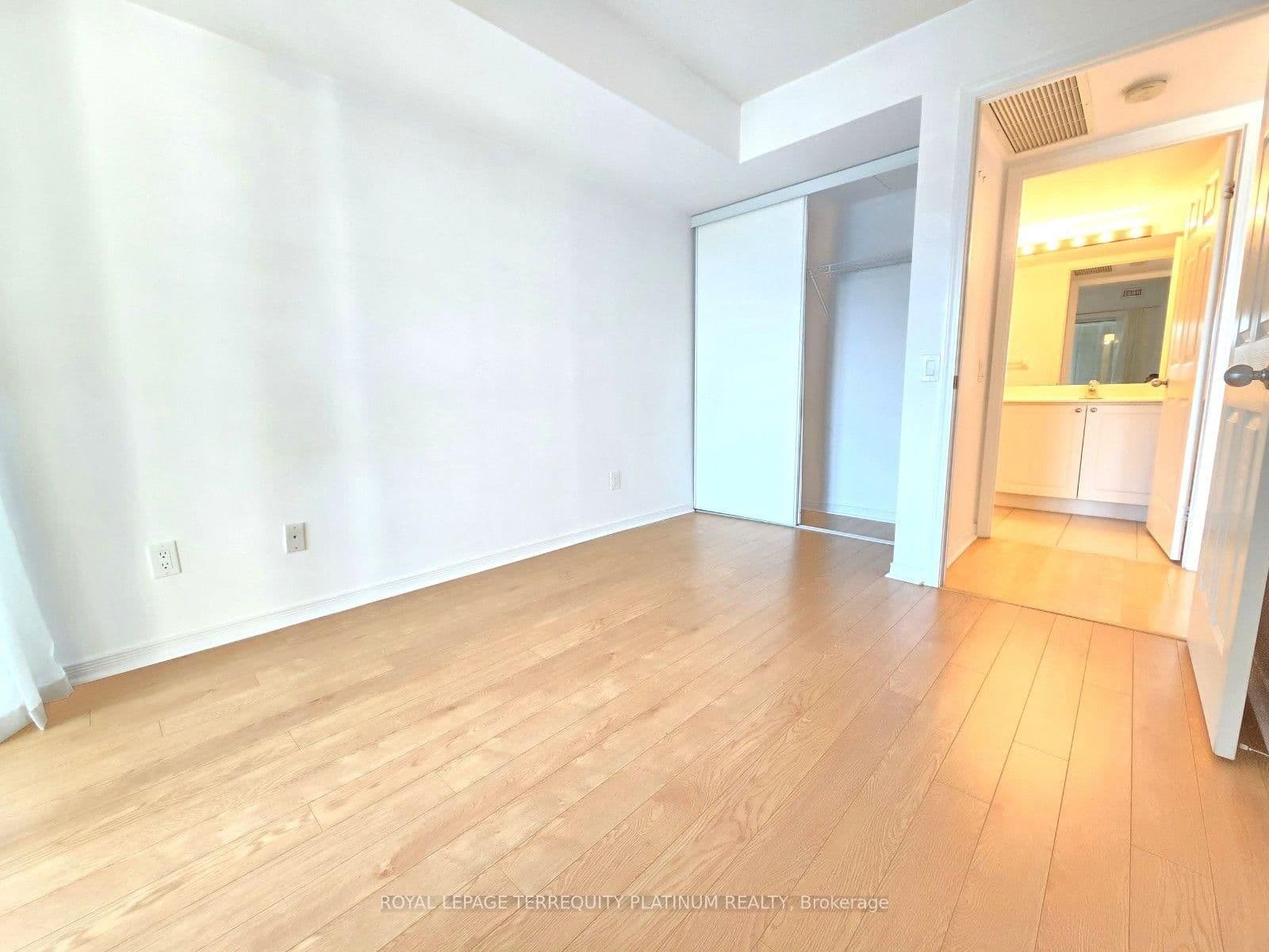 28 Harrison Garden Boulevard, Unit 1812 thumbnail 20