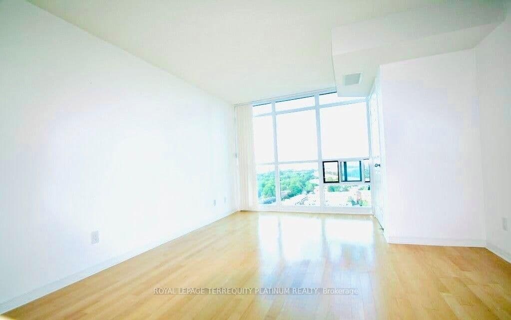 28 Harrison Garden Boulevard, Unit 1812 thumbnail 7