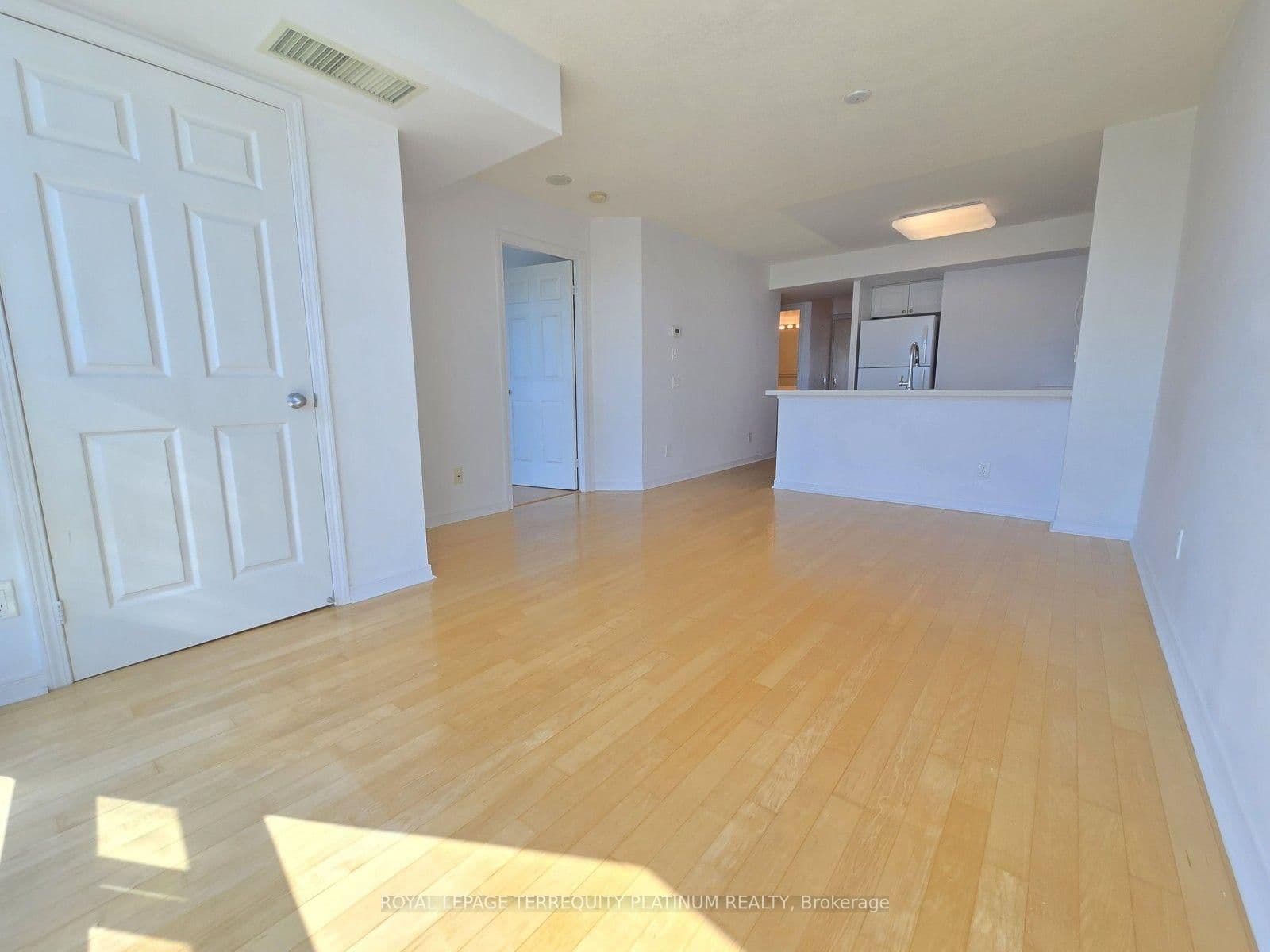 28 Harrison Garden Boulevard, Unit 1812 thumbnail 9