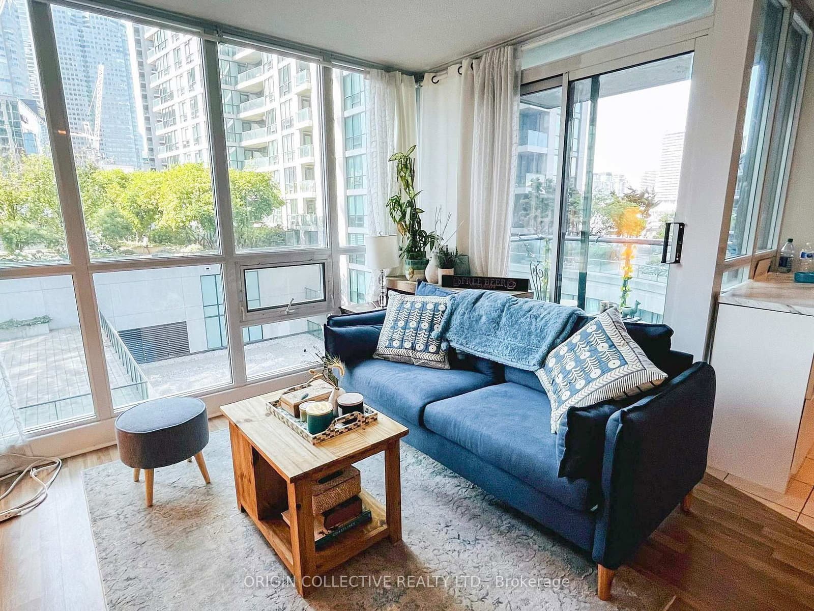 12 Yonge Street, Unit 602 thumbnail 6