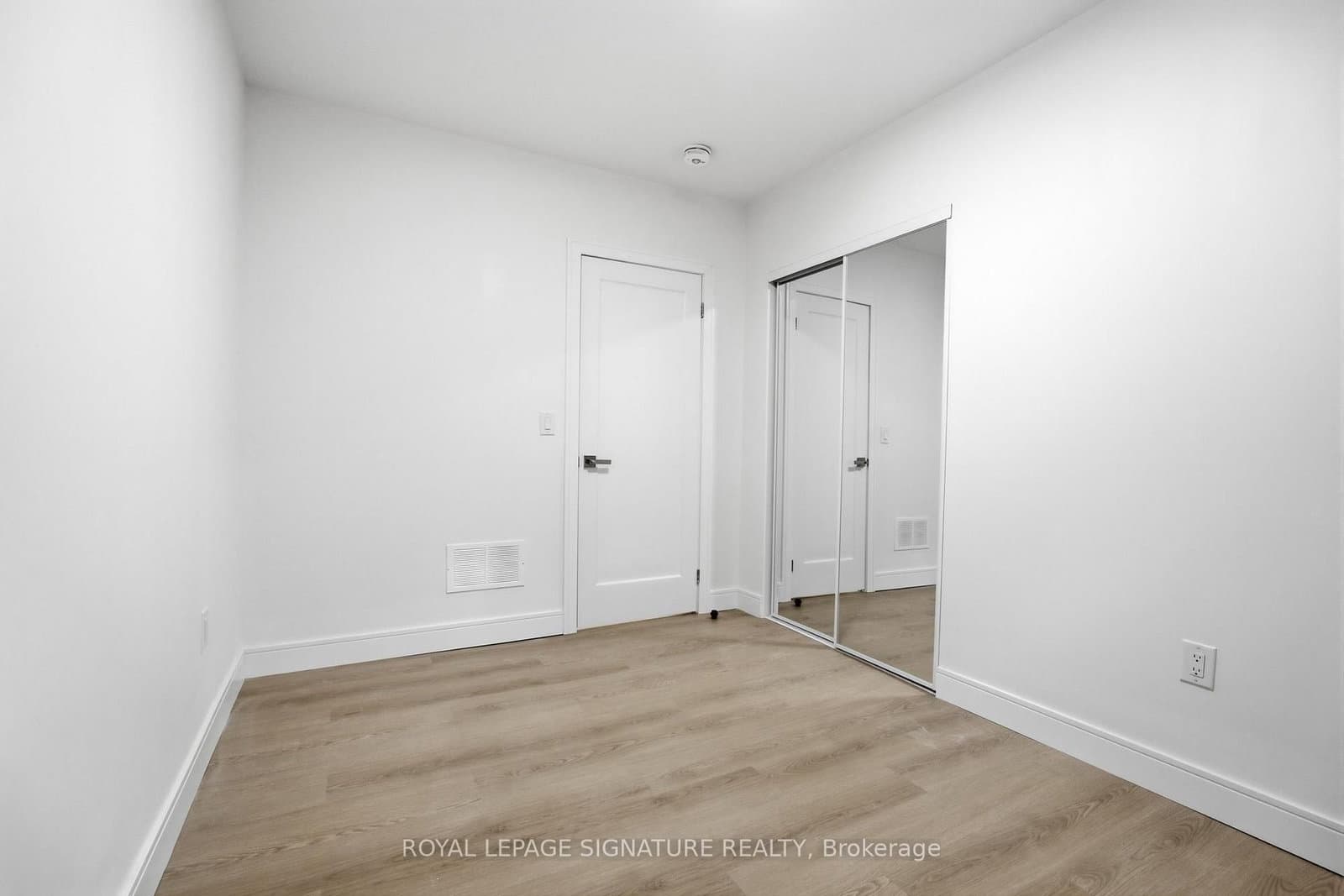 53 Bishop Avenue, Unit 2 thumbnail 32