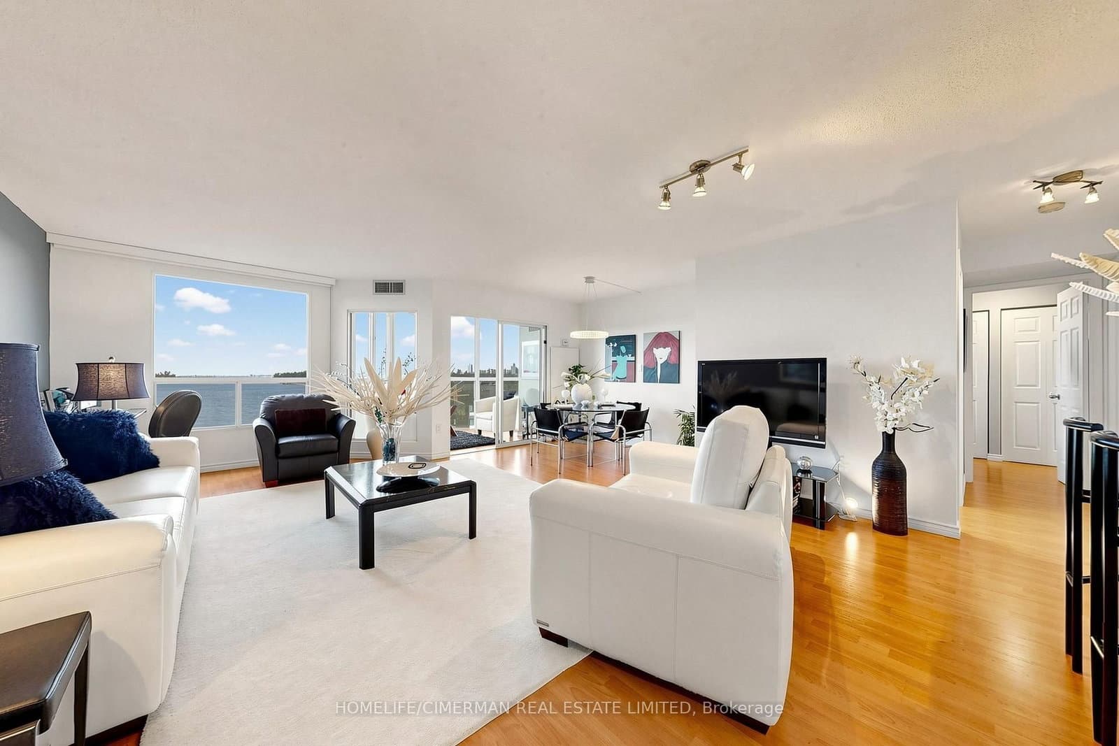 5 Concorde Place, Unit 3302 thumbnail 3