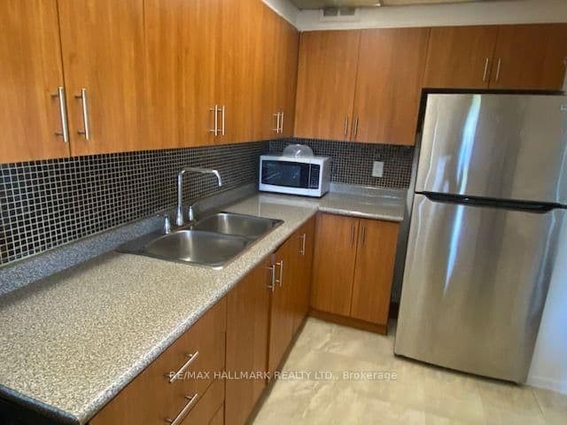 20 Forest Manor Road, Unit 907 thumbnail 8