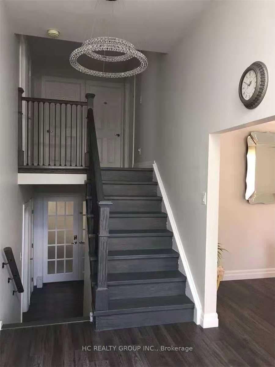 102 Peckham Avenue, Unit Upper Unit thumbnail 2