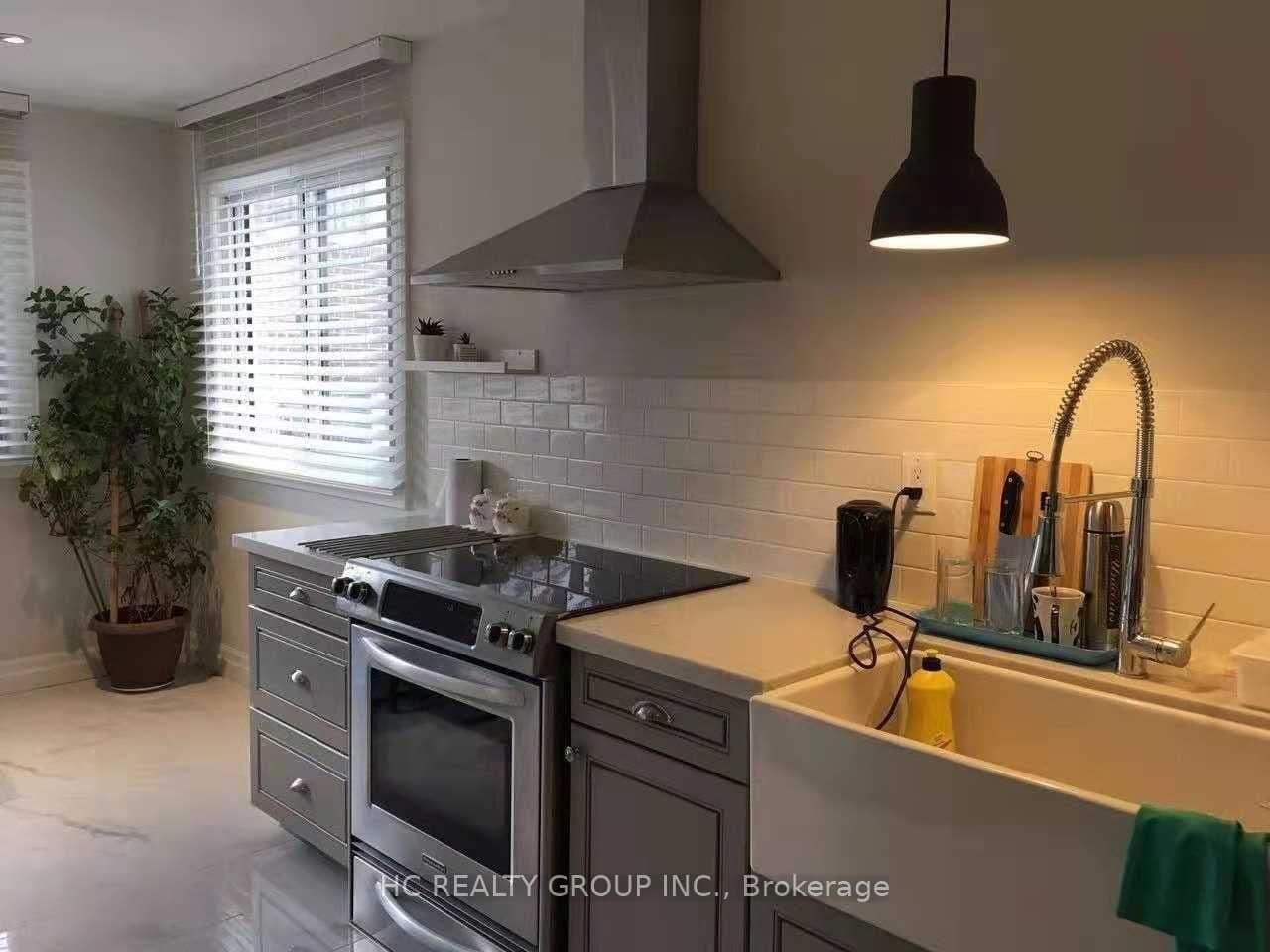 102 Peckham Avenue, Unit Upper Unit thumbnail 3