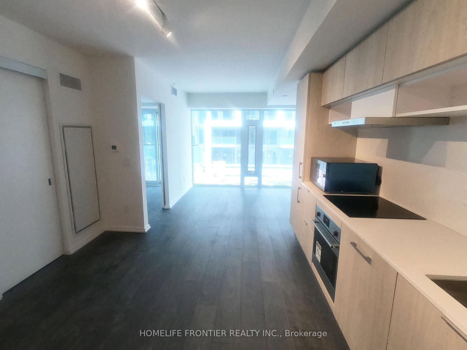 8 Hillsdale Avenue E, Unit 744 thumbnail 2