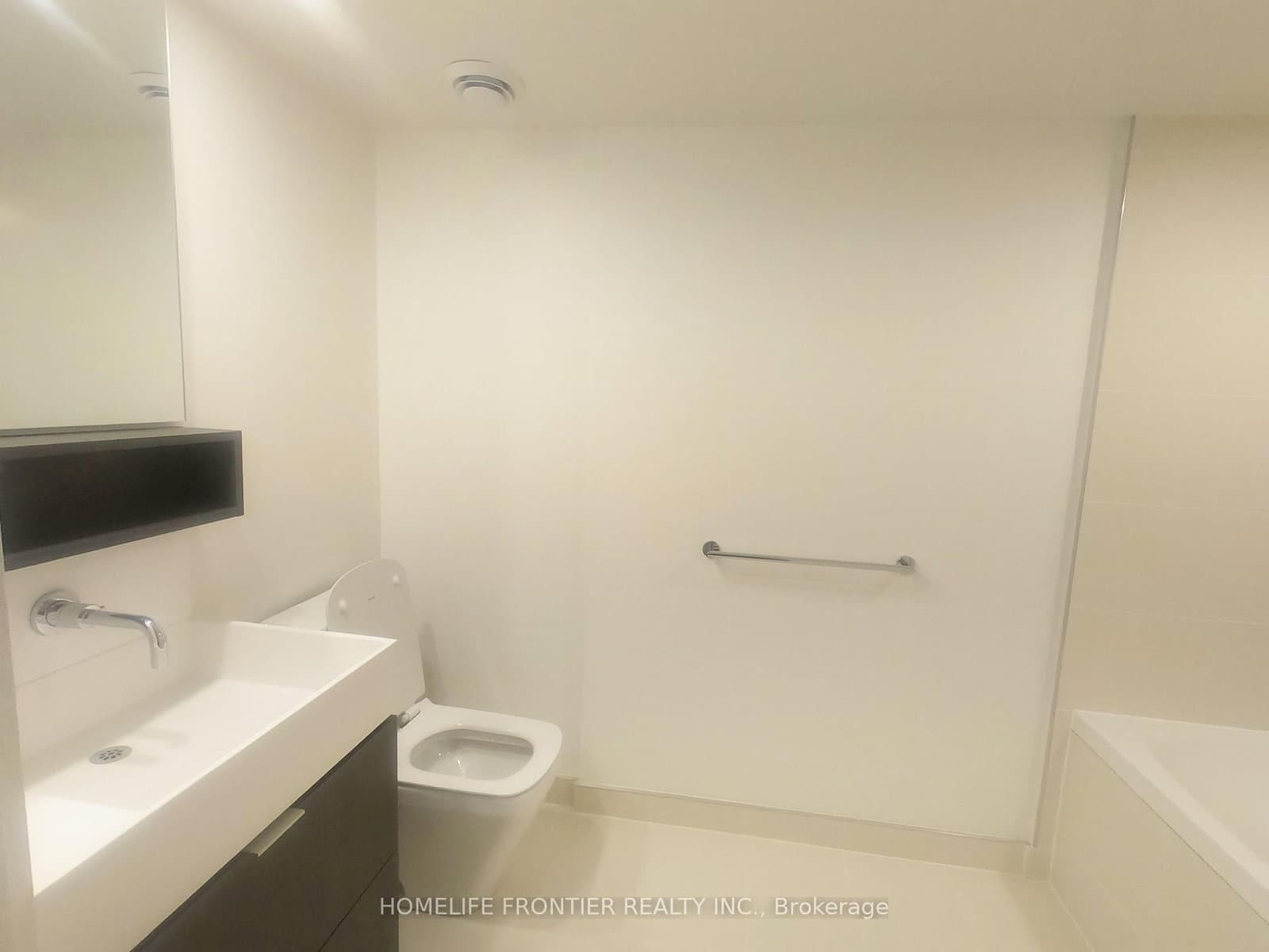 8 Hillsdale Avenue E, Unit 744 thumbnail 3