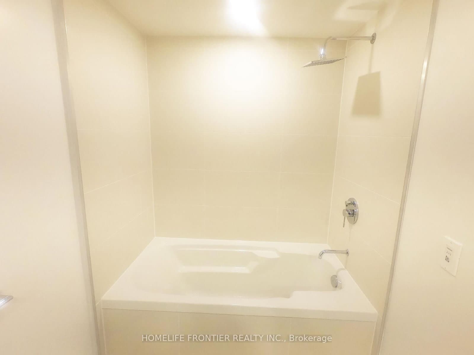 8 Hillsdale Avenue E, Unit 744 thumbnail 4