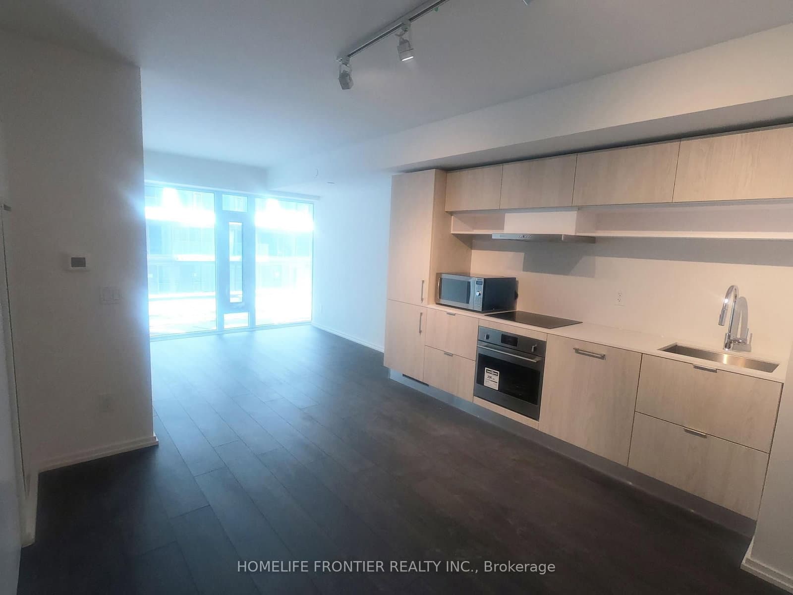 8 Hillsdale Avenue E, Unit 744 thumbnail 6