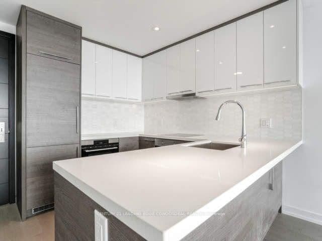 488 University Avenue, Unit 2312 thumbnail 17