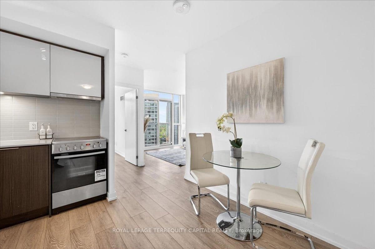 159 Wellesley Street E, Unit 3002 thumbnail 14