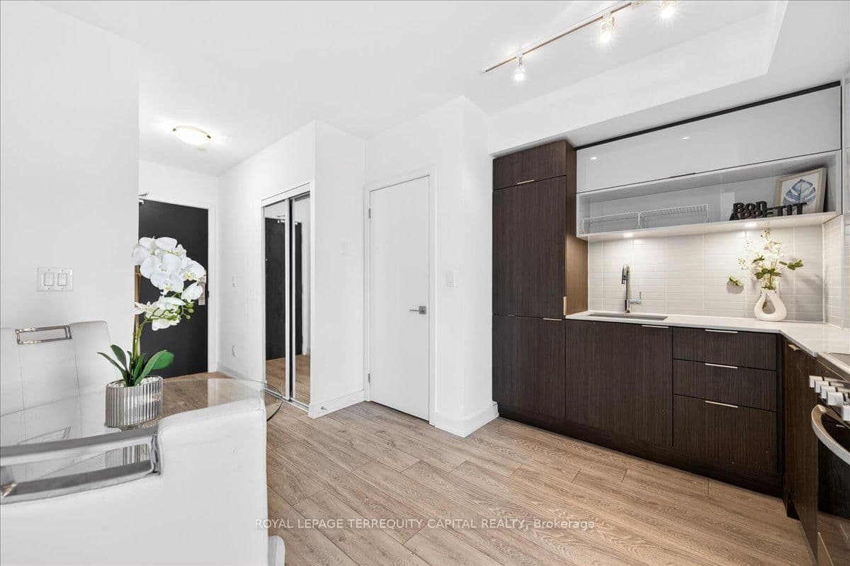 159 Wellesley Street E, Unit 3002 thumbnail 15