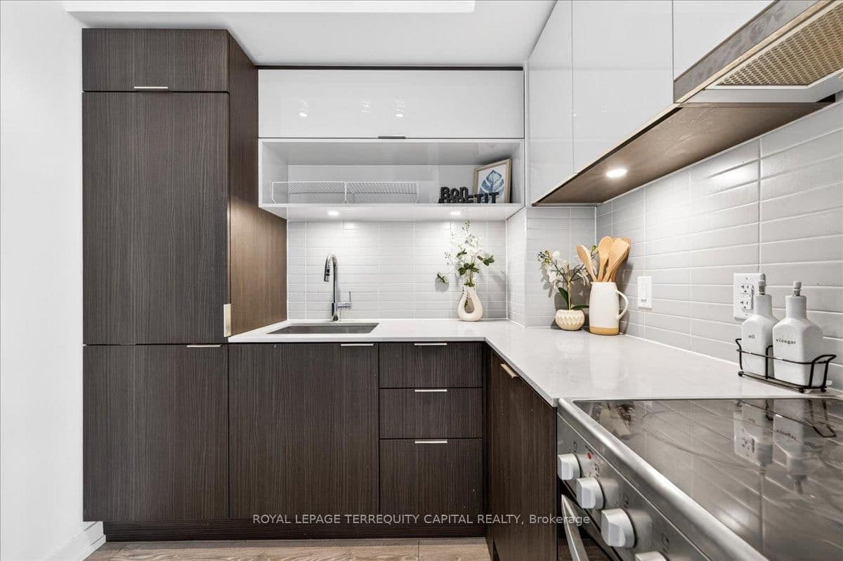 159 Wellesley Street E, Unit 3002 thumbnail 16
