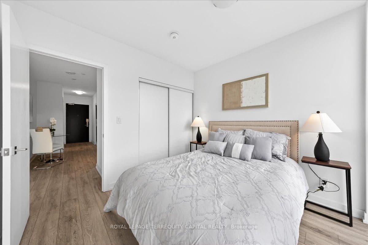 159 Wellesley Street E, Unit 3002 thumbnail 23