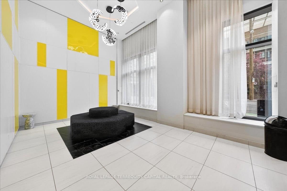 159 Wellesley Street E, Unit 3002 thumbnail 3