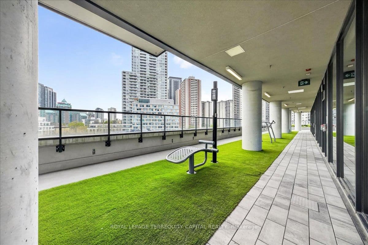 159 Wellesley Street E, Unit 3002 thumbnail 44