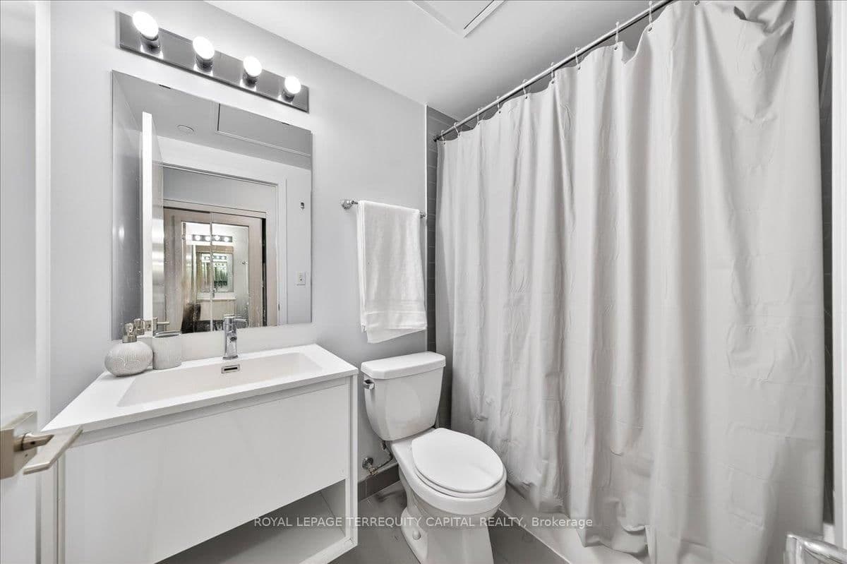 159 Wellesley Street E, Unit 3002 thumbnail 8