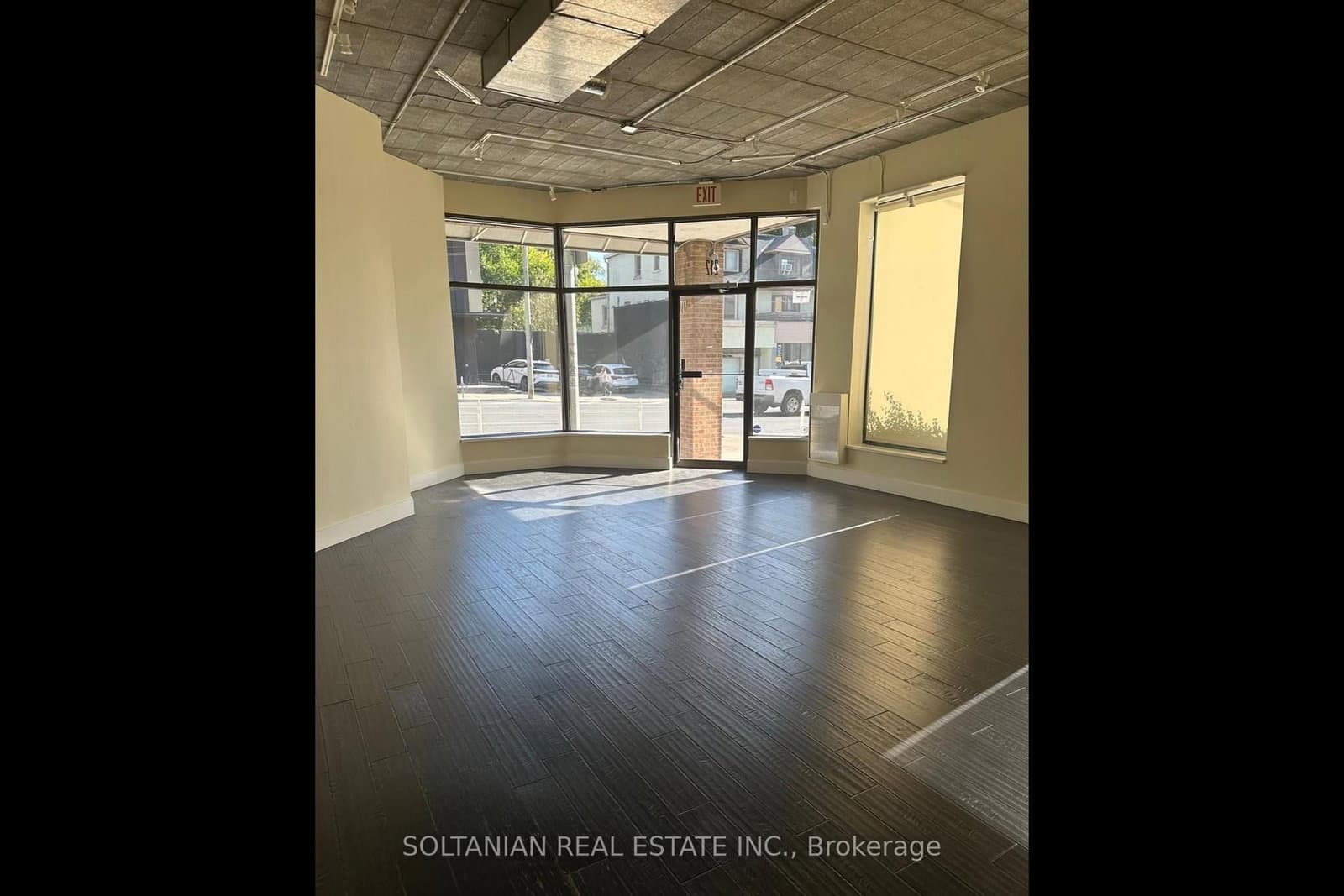 212 Avenue Road - Image 1