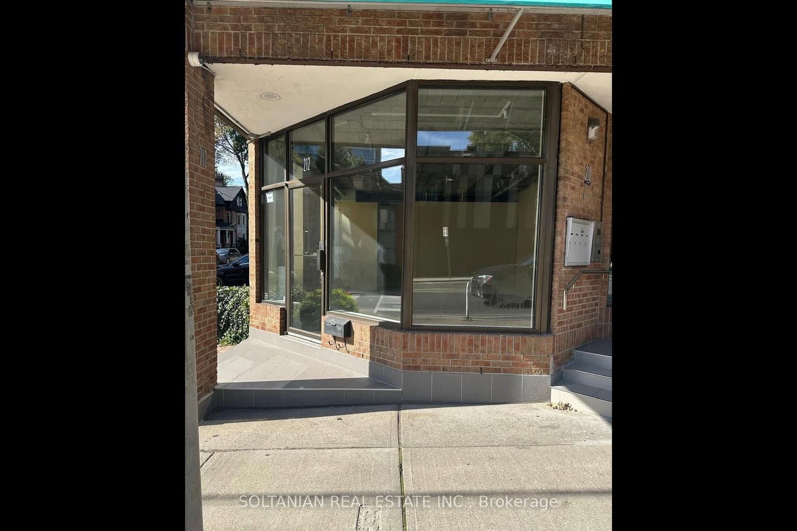 212 Avenue Road thumbnail 2