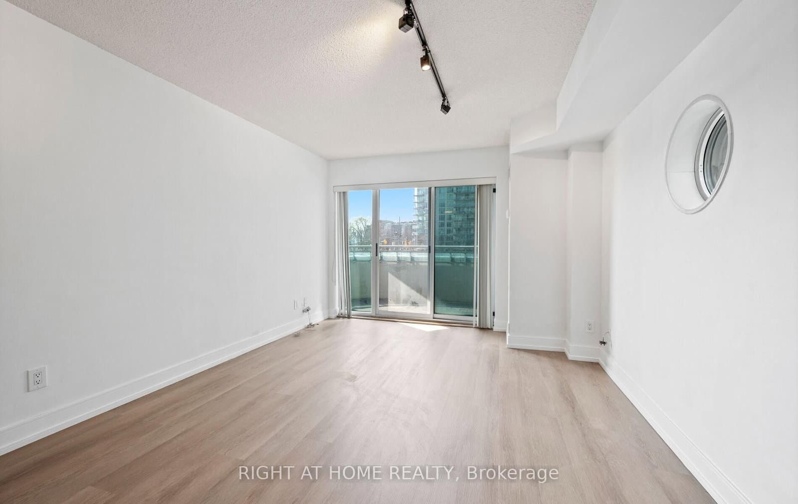 600 Queens Quay, Unit 219 thumbnail 11