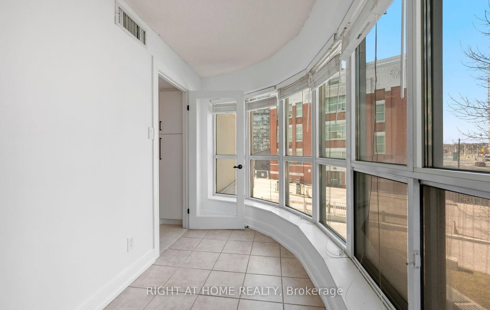 600 Queens Quay, Unit 219 thumbnail 25