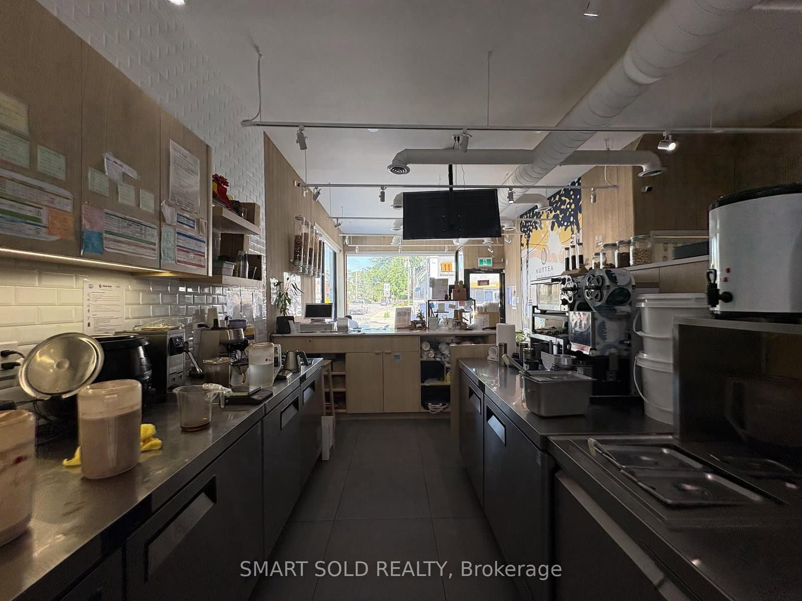 637 Bloor Street W thumbnail 11