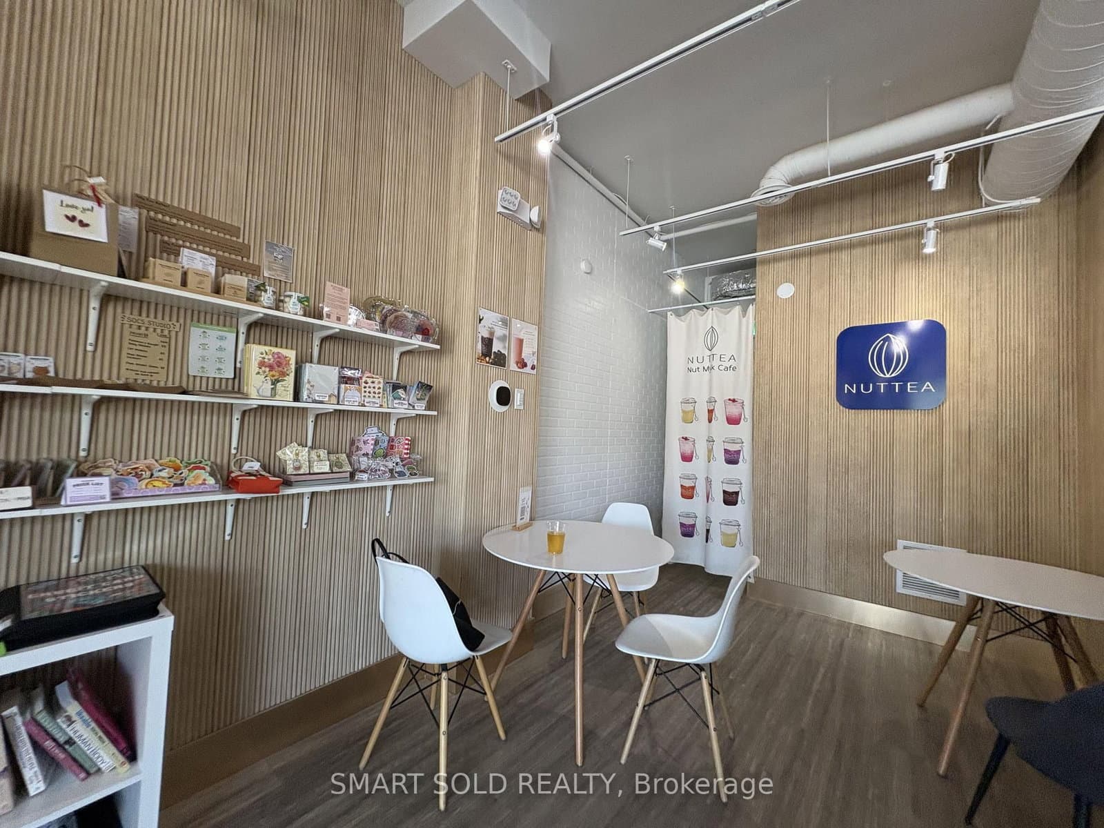 637 Bloor Street W thumbnail 23