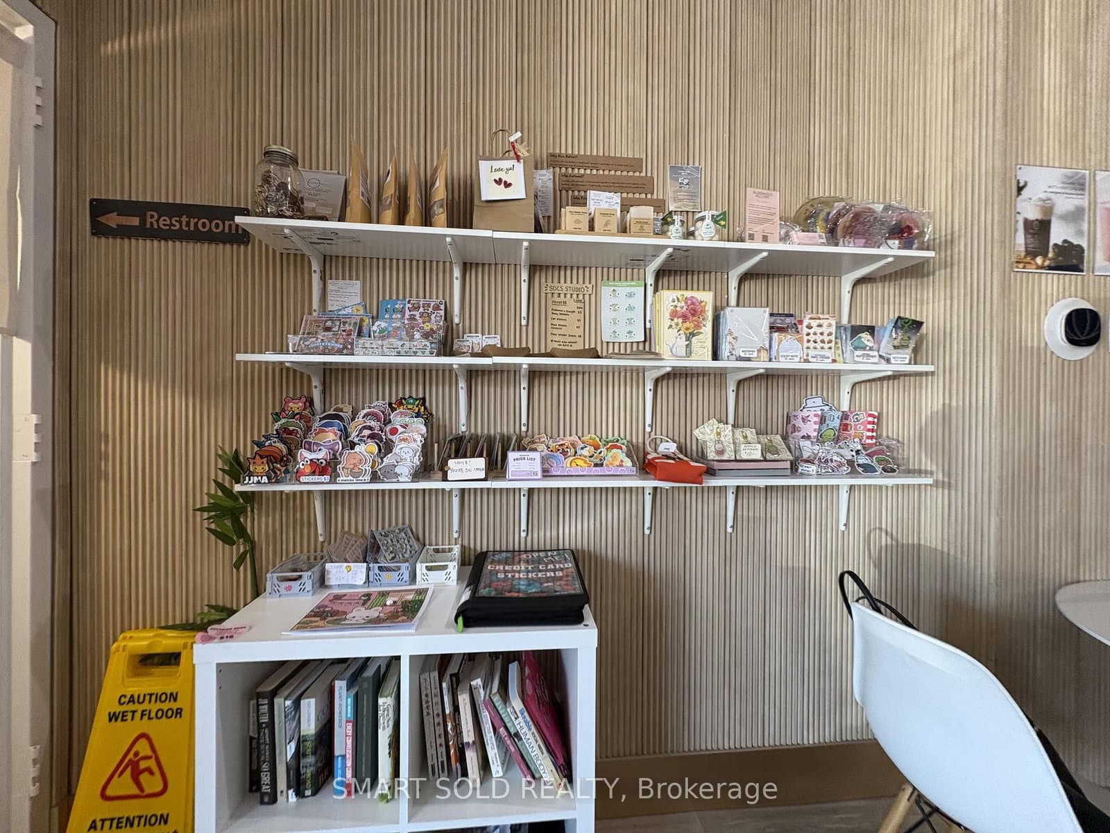 637 Bloor Street W thumbnail 24