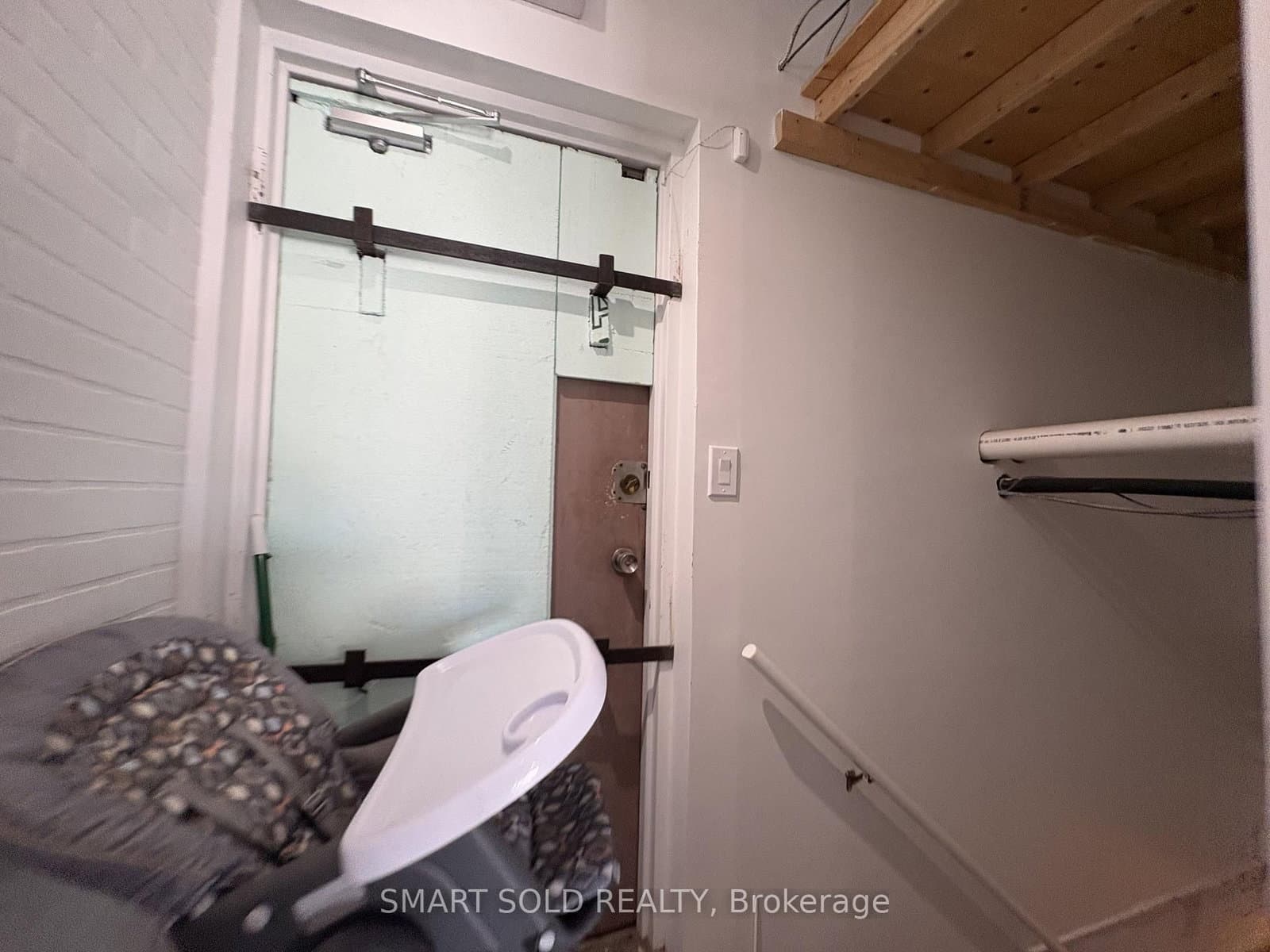 637 Bloor Street W thumbnail 38