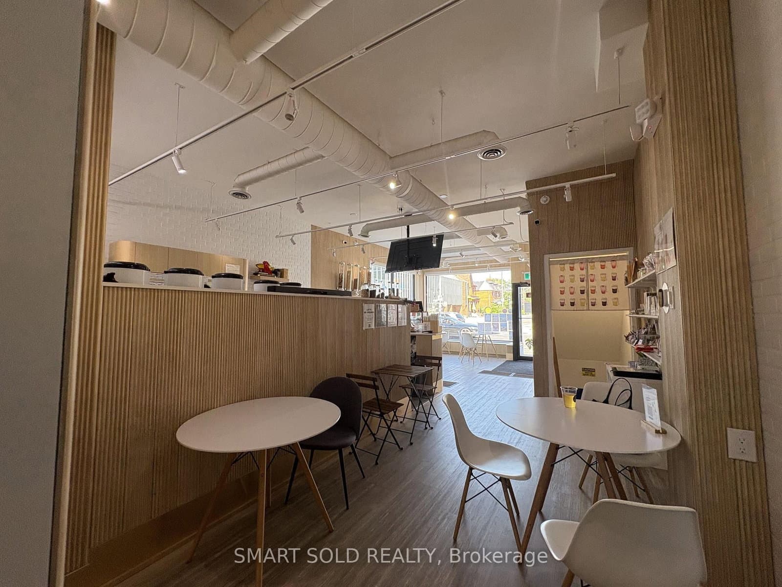 637 Bloor Street W thumbnail 41