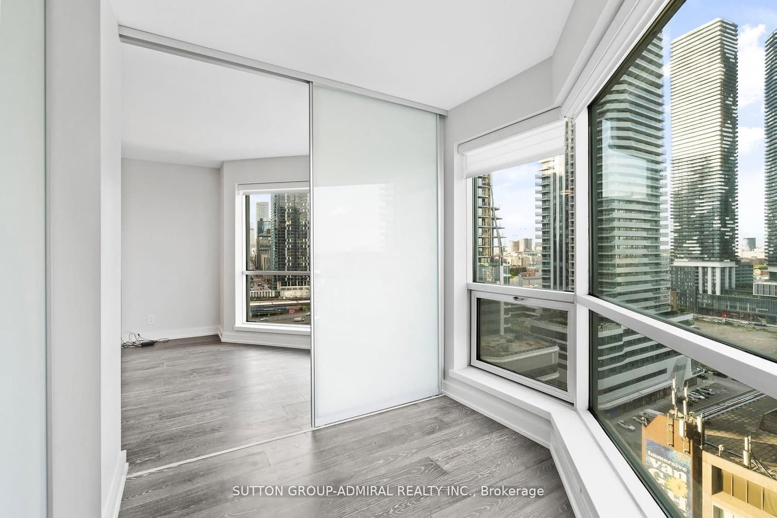 10 Yonge Street, Unit 1910 thumbnail 8