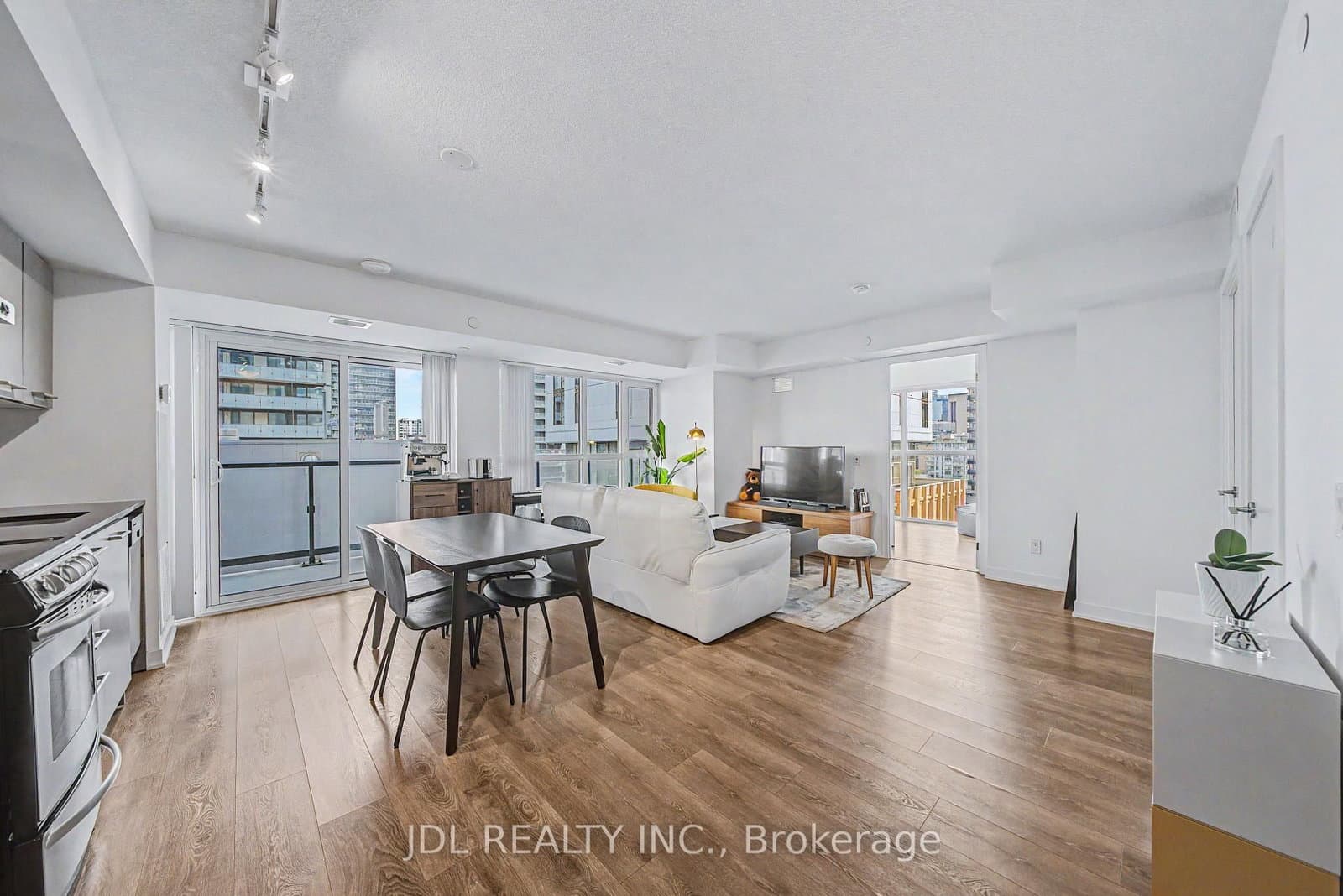 87 Peter Street, Unit 1411 thumbnail 5