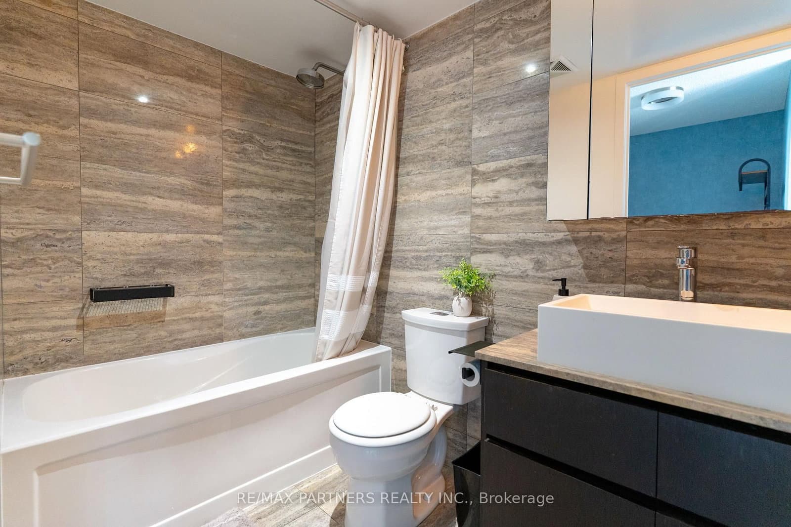 15 Iceboat Terrace, Unit 1806 thumbnail 10