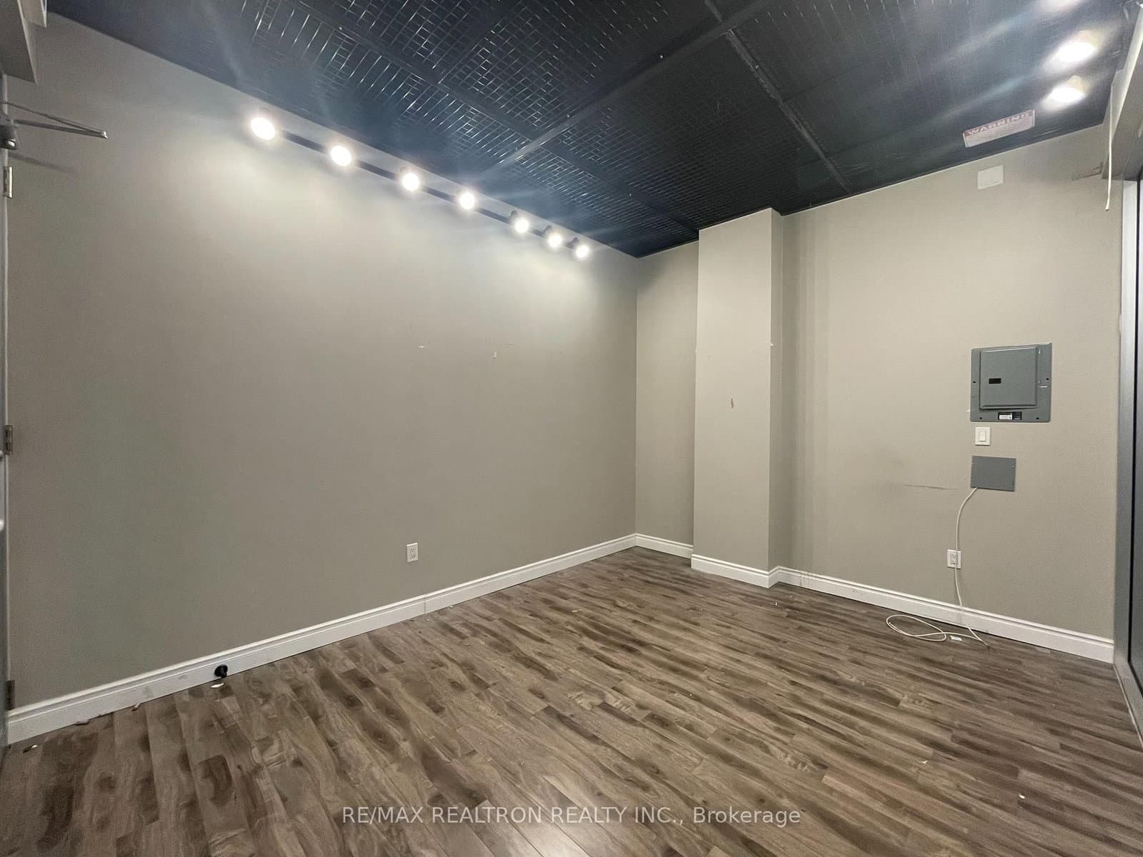 384 Yonge Street, Unit 93 thumbnail 11