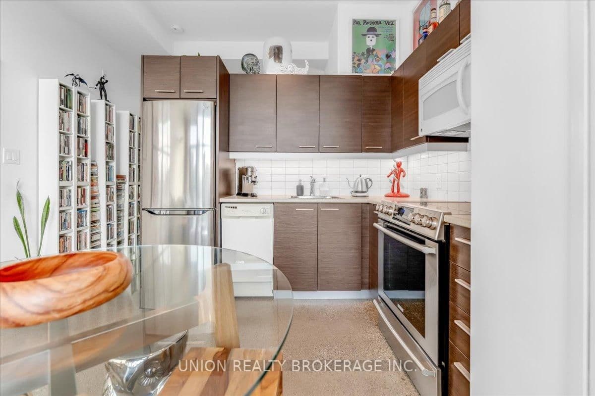 569 King Street E, Unit 404 thumbnail 11