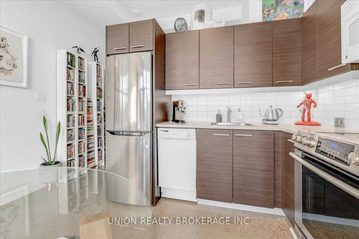 569 King Street E, Unit 404 thumbnail 12