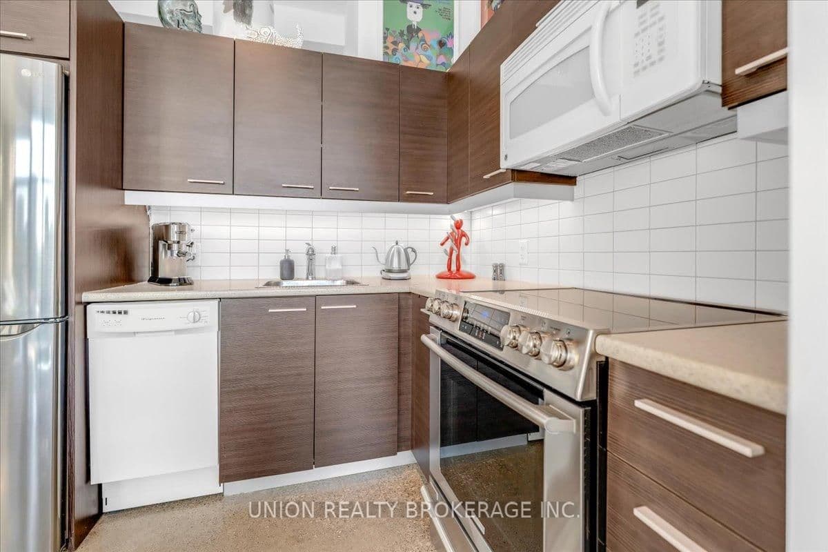 569 King Street E, Unit 404 thumbnail 13