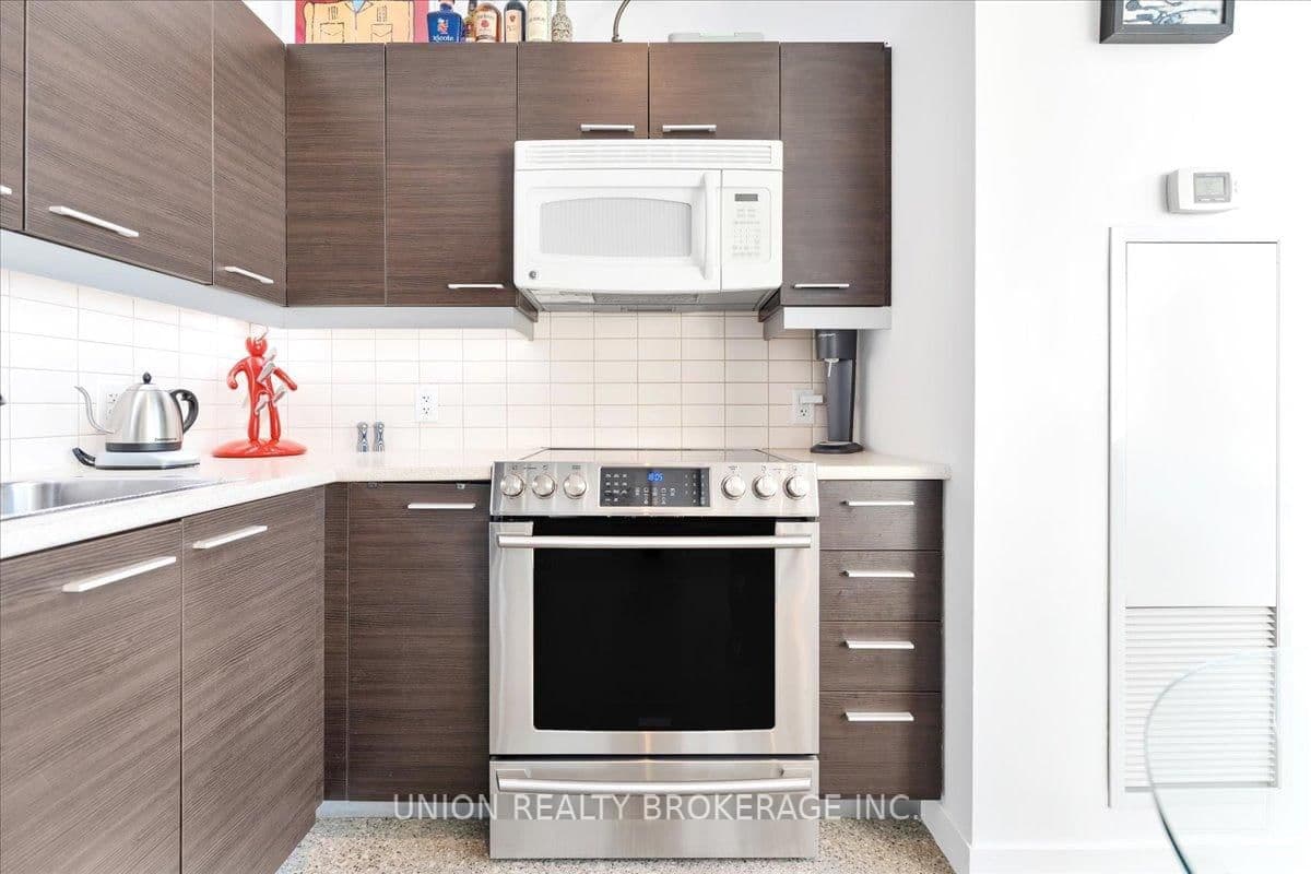 569 King Street E, Unit 404 thumbnail 14