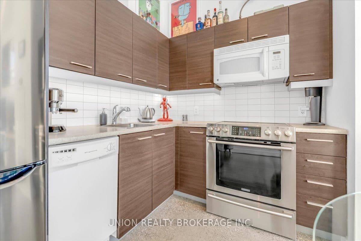 569 King Street E, Unit 404 thumbnail 15
