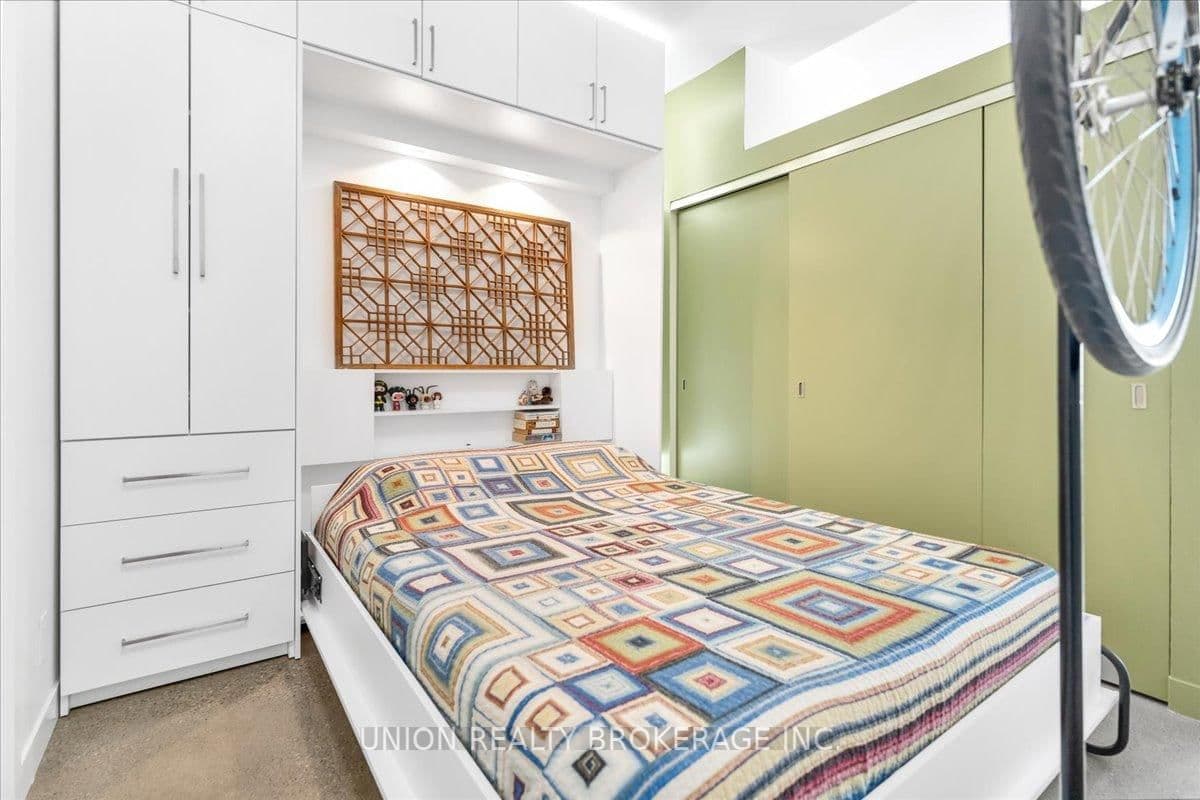 569 King Street E, Unit 404 thumbnail 18