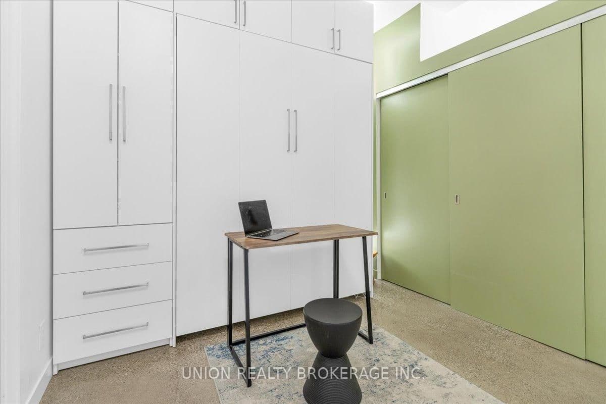 569 King Street E, Unit 404 thumbnail 19