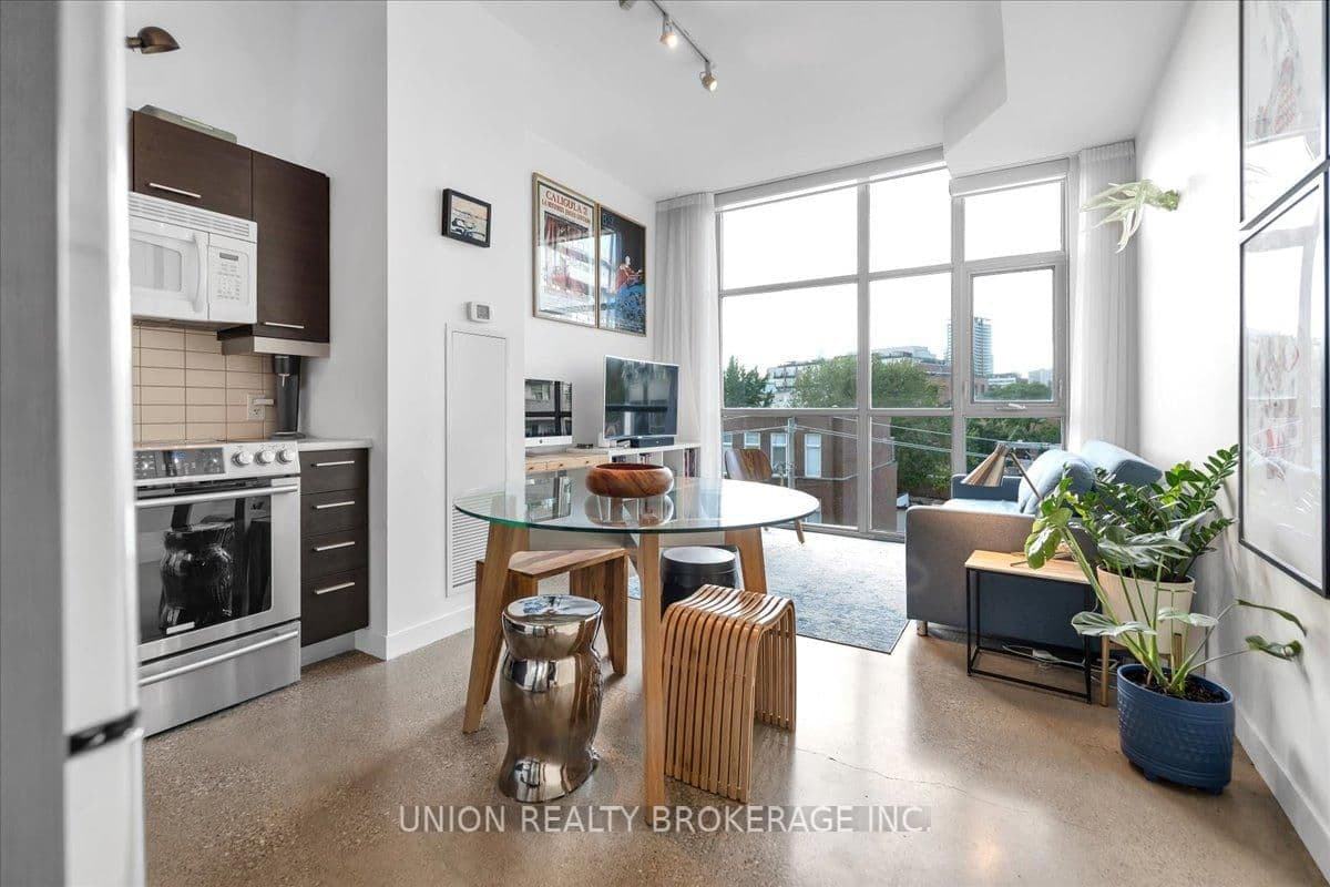 569 King Street E, Unit 404 thumbnail 2