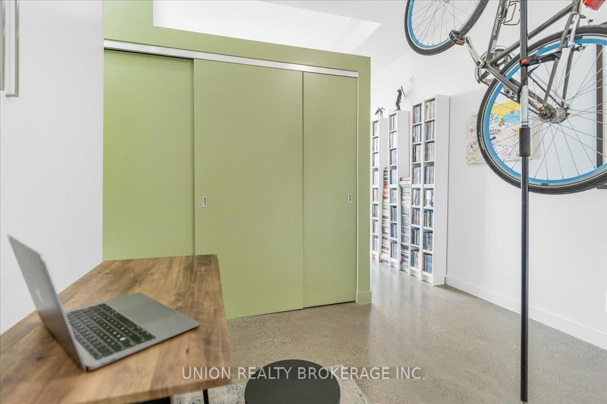 569 King Street E, Unit 404 thumbnail 22