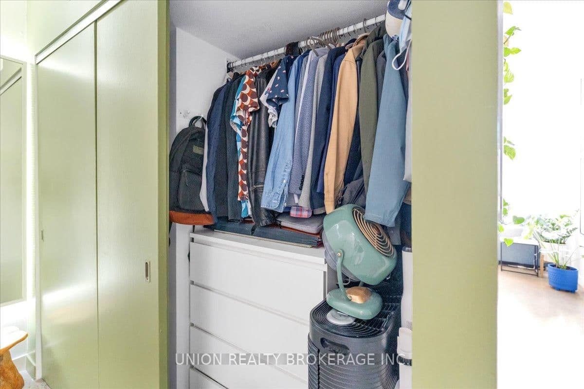 569 King Street E, Unit 404 thumbnail 23